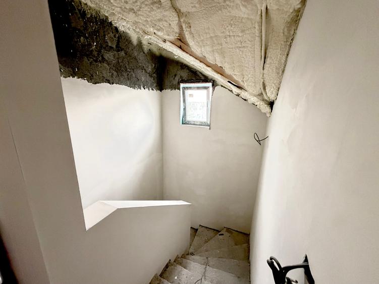 Duplex cu 5 camere cu Canalizare în Sud