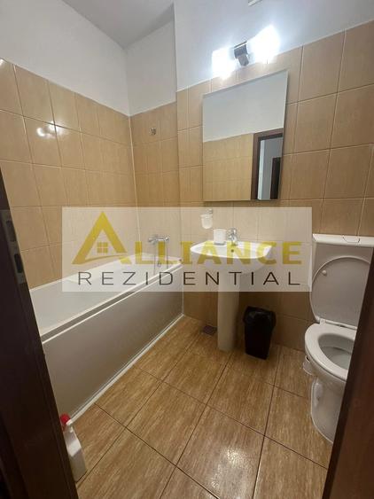 Garsonieră decomandată în Titan