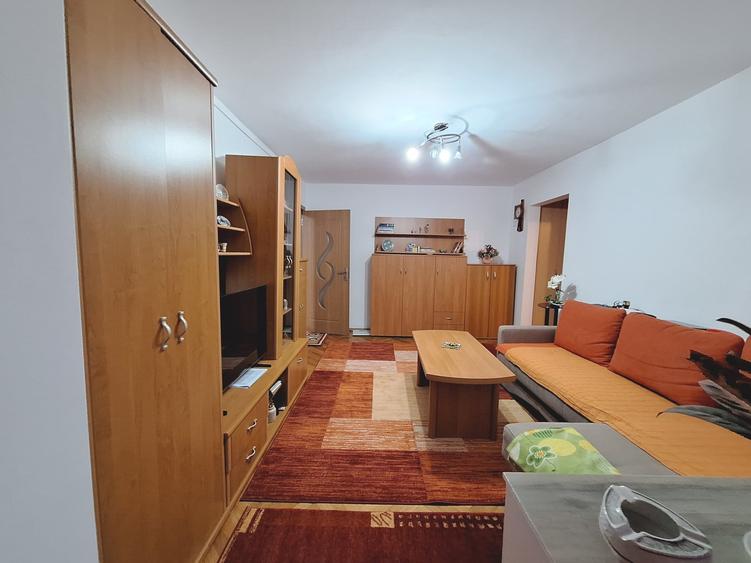 Apartament cu 2 camere semidecomandat, mobilat în Girocului