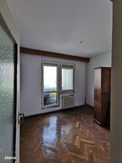 Apartament cu 4 camere decomandat în Central