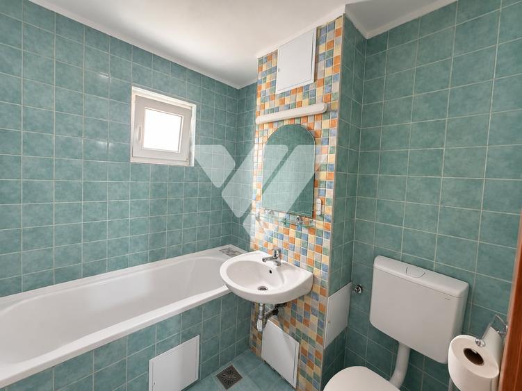 Apartament cu 3 camere decomandat, mobilat în Central