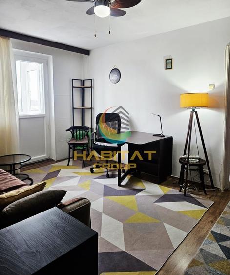 Apartament cu 3 camere semidecomandat în Berceni