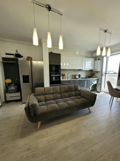 Apartament cu 3 camere semidecomandat în Central