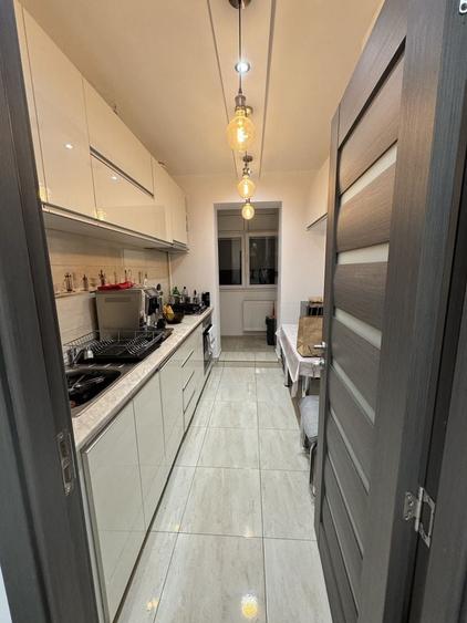 Apartament cu 3 camere decomandat în Sud