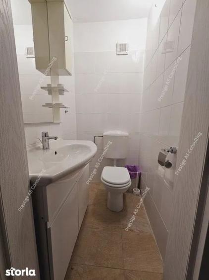 Apartament cu 3 camere, mobilat în Central