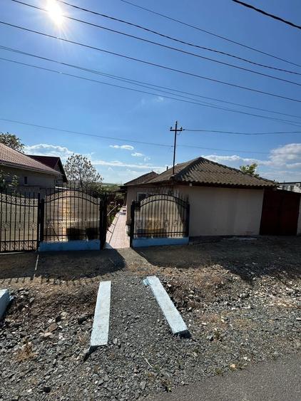 Casă cu 3 camere în Corbu