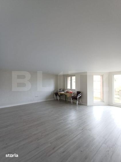Casă cu 5 camere cu Teren 1590 Mp în Luna