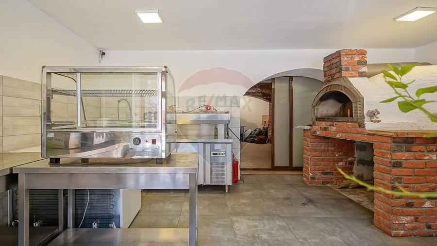 Casă cu 7 camere cu Teren 450 Mp în Central
