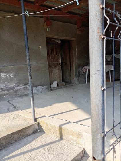 Casă cu 3 camere cu Teren 2500 Mp în Zorlești