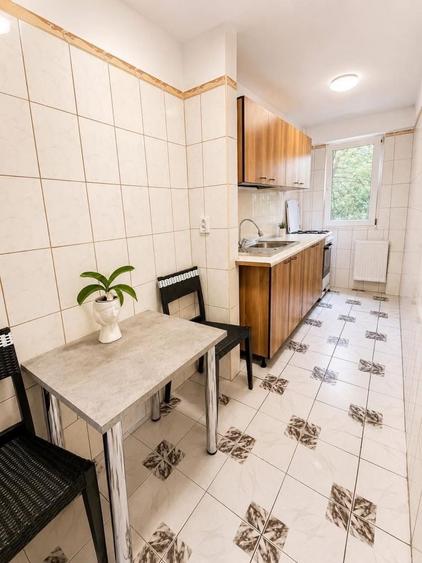 Apartament cu 3 camere decomandat în Lacul Tei