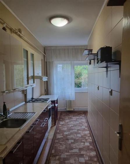 Apartament cu 3 camere decomandat, mobilat în Podul de Fier
