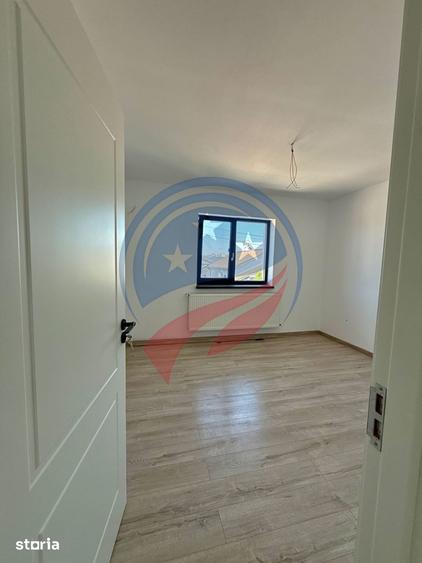 Casă cu 4 camere cu Teren 250 Mp în Malu Mare