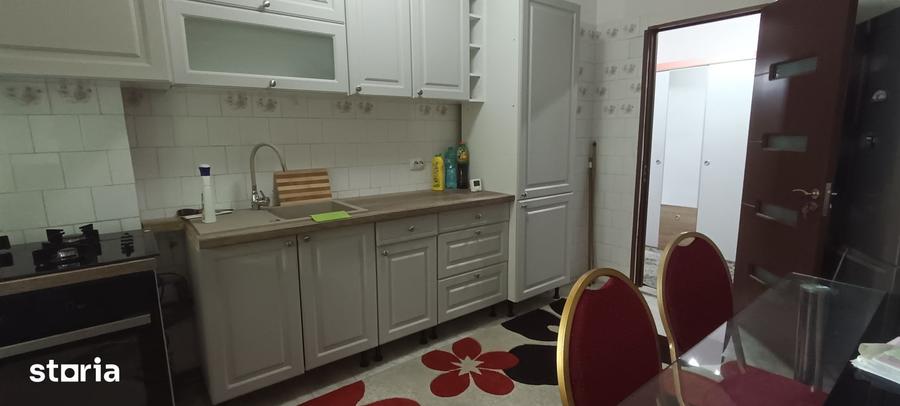 Apartament cu 2 camere decomandat în Calea București