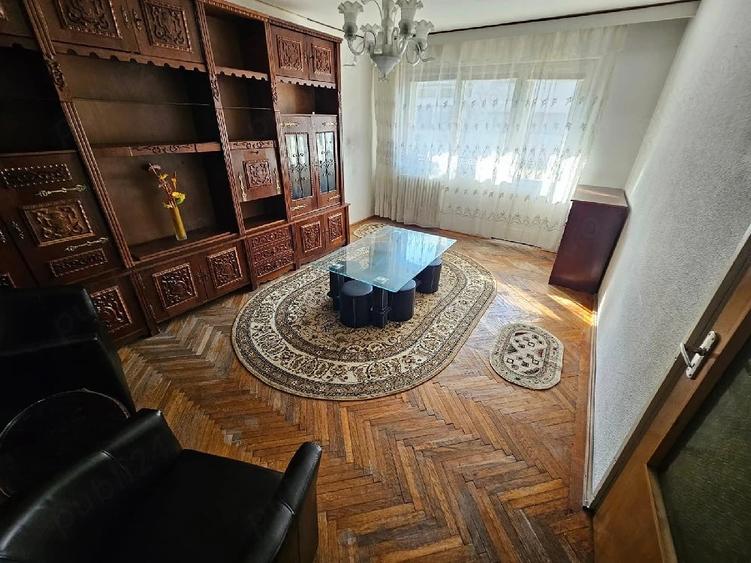 Apartament cu 3 camere decomandat în Gara