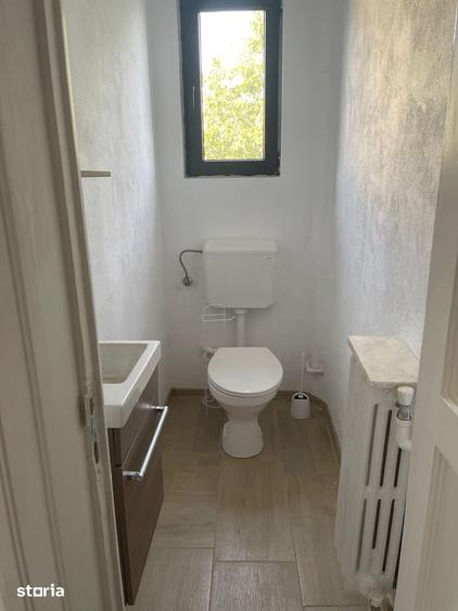 Casă cu 9 camere cu Teren 120 Mp în Eminescu