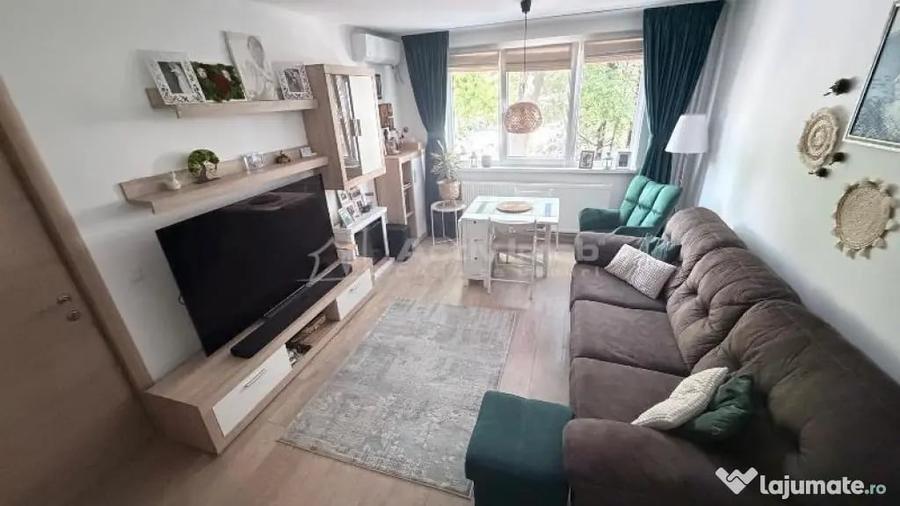 Apartament cu 4 camere decomandat în Drumul Taberei