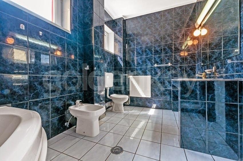 Casă individuală cu 8 camere cu Canalizare în Domenii