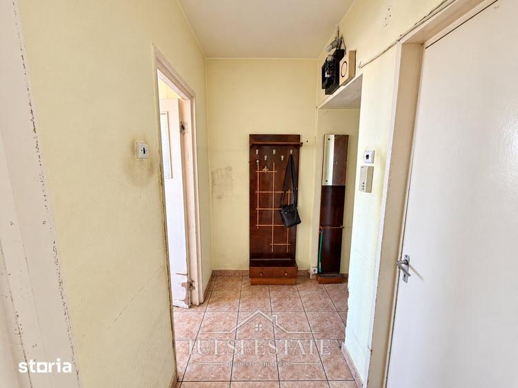Apartament cu 3 camere semidecomandat în Andrei Mureșanu