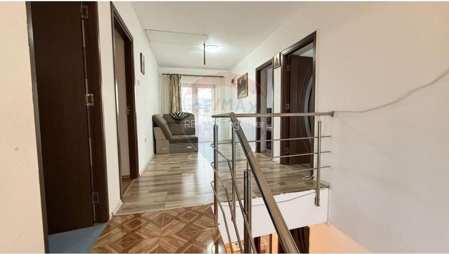 Casă cu 5 camere cu Teren 362 Mp în Exterior Vest