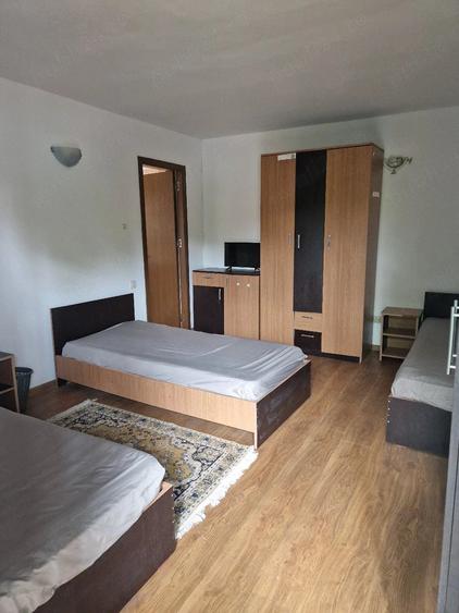 Casă cu 10 camere cu Teren 300 Mp în Central