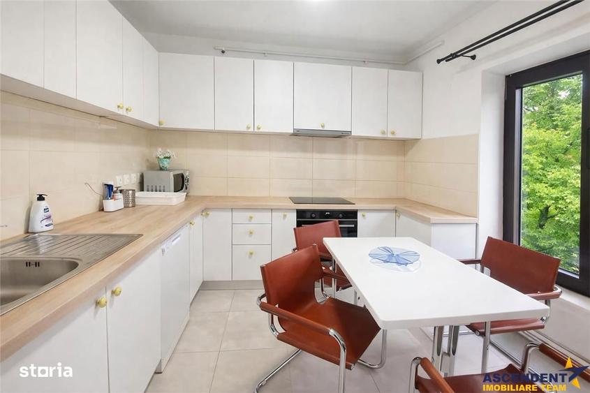 Casă cu 4 camere cu Teren 500 Mp în Central