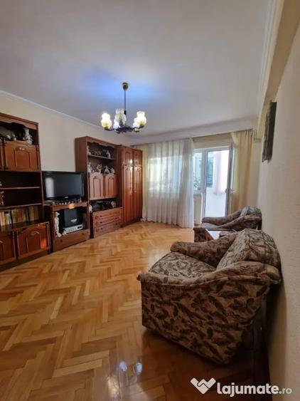 Apartament cu 3 camere decomandat în Vest