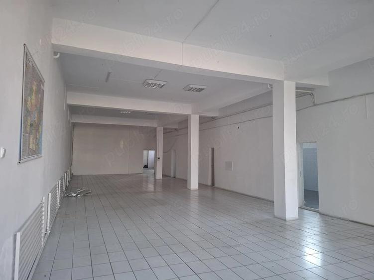 Spațiu comercial, de 750 mp, în Aradul Nou