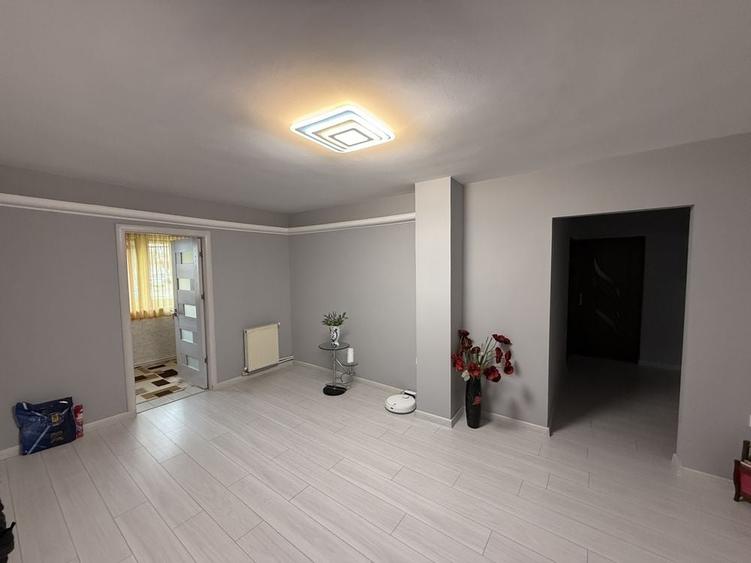 Apartament cu 4 camere decomandat în Radu Negru