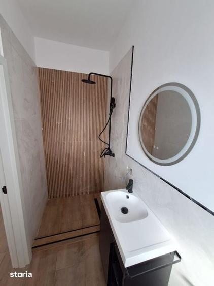Casă cu 5 camere cu Teren 350 Mp în Moșnița Nouă