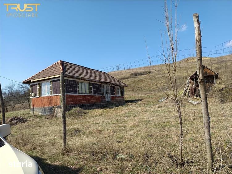 Casă cu 2 camere cu Teren 2698 Mp în Cătina