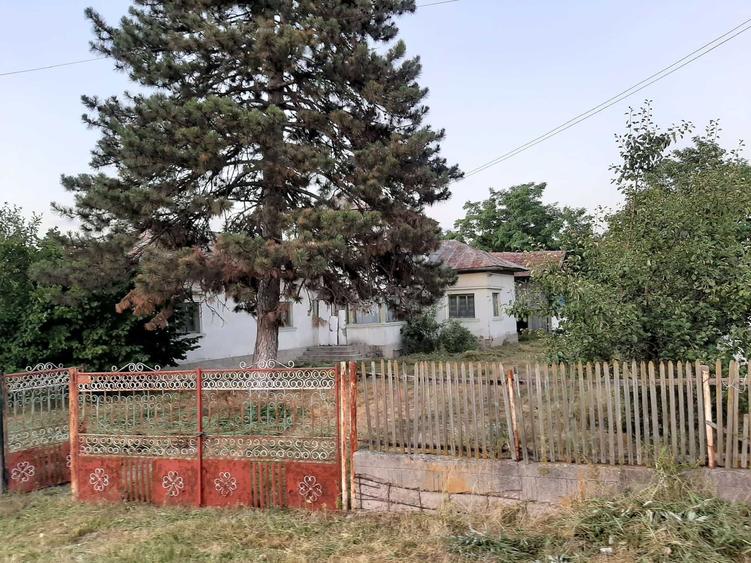 Casă cu 4 camere în Fâlfani
