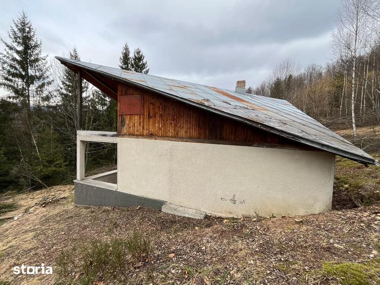 Casă cu 6 camere cu Teren 200 Mp în Uric