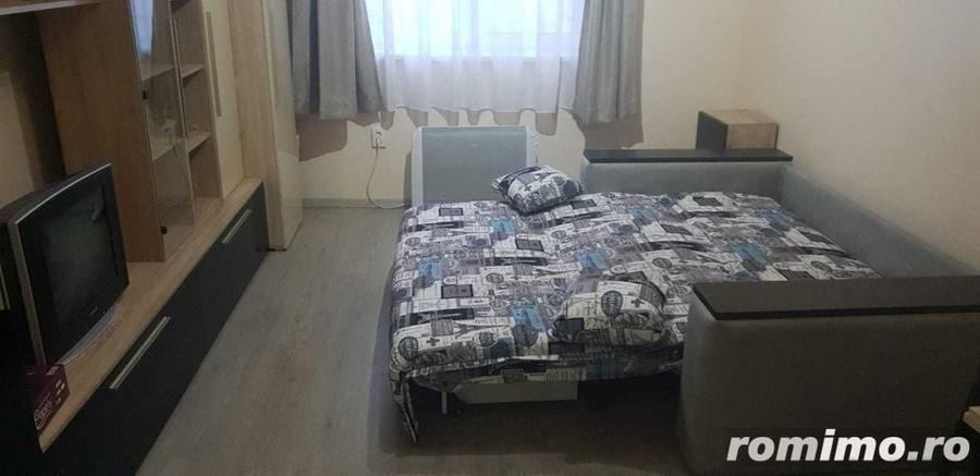 Garsonieră decomandată în P-ța Doina