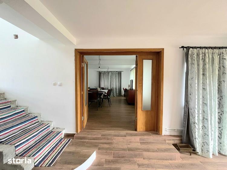 Casă cu 6 camere cu Teren 2300 Mp în Iepurești
