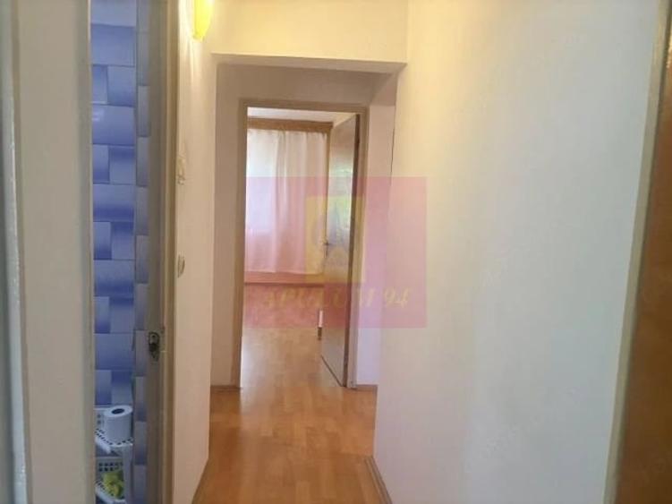Apartament cu 3 camere decomandat în Drumul Sării
