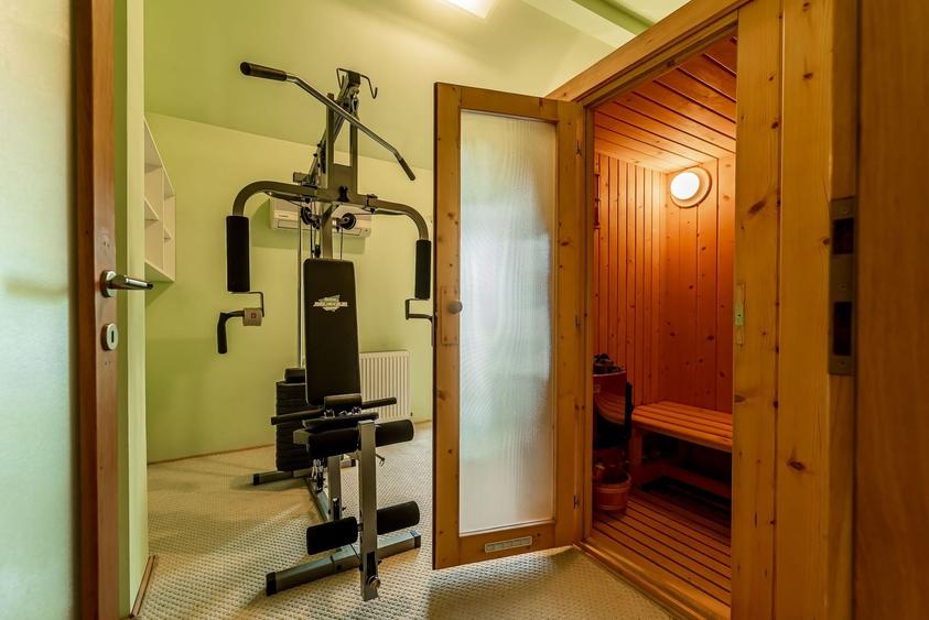 Casă individuală cu 4 camere cu Canalizare în Aradul Nou