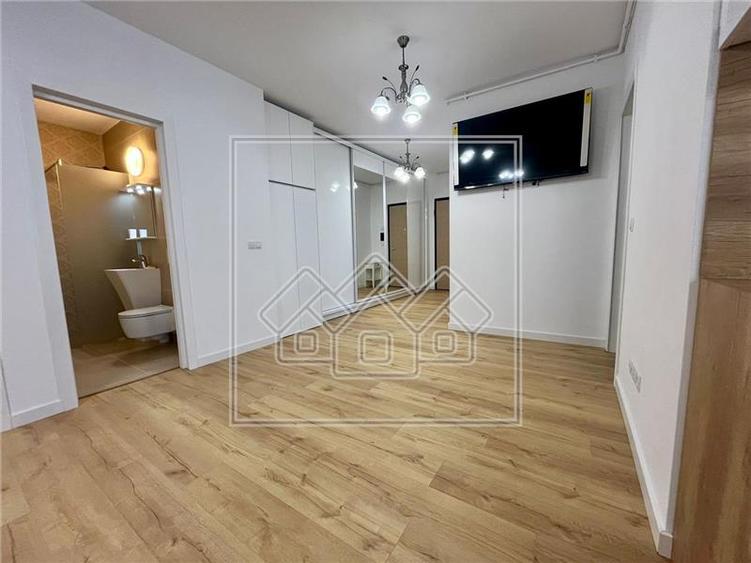 Apartament cu 3 camere nedecomandat în Trei Stejari