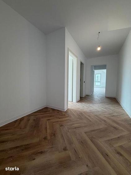Apartament cu 4 camere în Tractorul