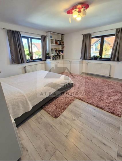 Apartament cu 4 camere decomandat, mobilat în Tractorul