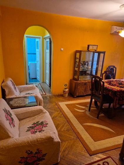 Apartament cu 3 camere semidecomandat, mobilat în Ultracentral