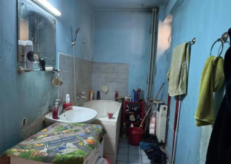 Garsonieră decomandată, mobilată în Craiovița Nouă