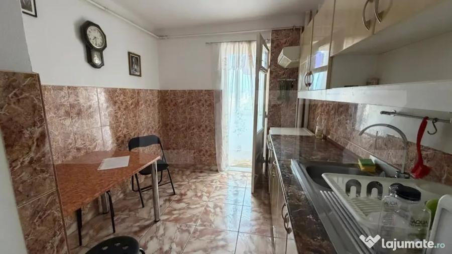 Apartament cu 3 camere decomandat în Cetate