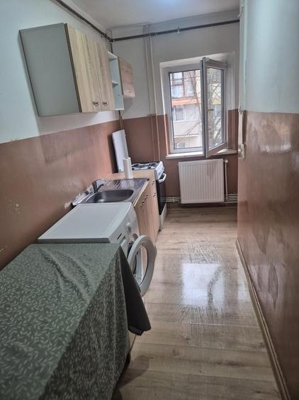 Garsonieră decomandată în Craiovița Nouă