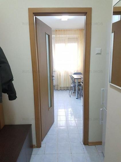 Apartament cu 2 camere semidecomandat, mobilat în Girocului