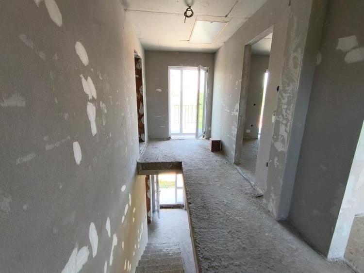 Casă cu 4 camere cu Teren 280 Mp în Mohu
