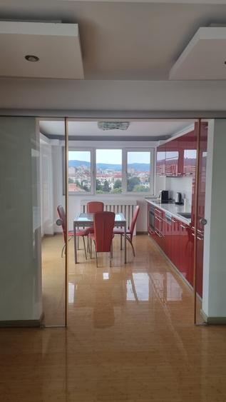 Apartament cu 3 camere decomandat în Libertății