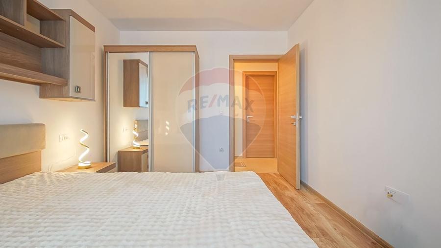 Apartament cu 3 camere decomandat, mobilat în Tractorul