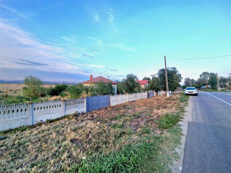 Casă individuală cu 3 camere cu Teren 900 Mp în Scăești