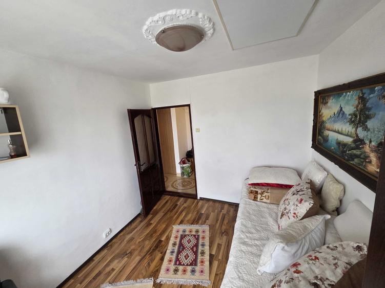 Apartament cu 2 camere decomandat în Craiter