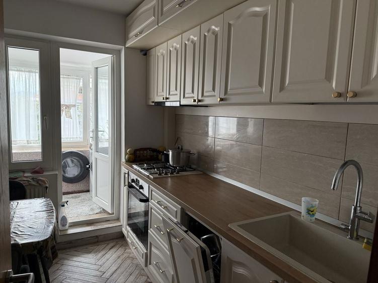 Apartament cu 3 camere decomandat în Central